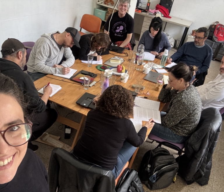 Diseñamos, exploramos, descubrimos: Mini crónica del taller de escritura híbrida en LAIA